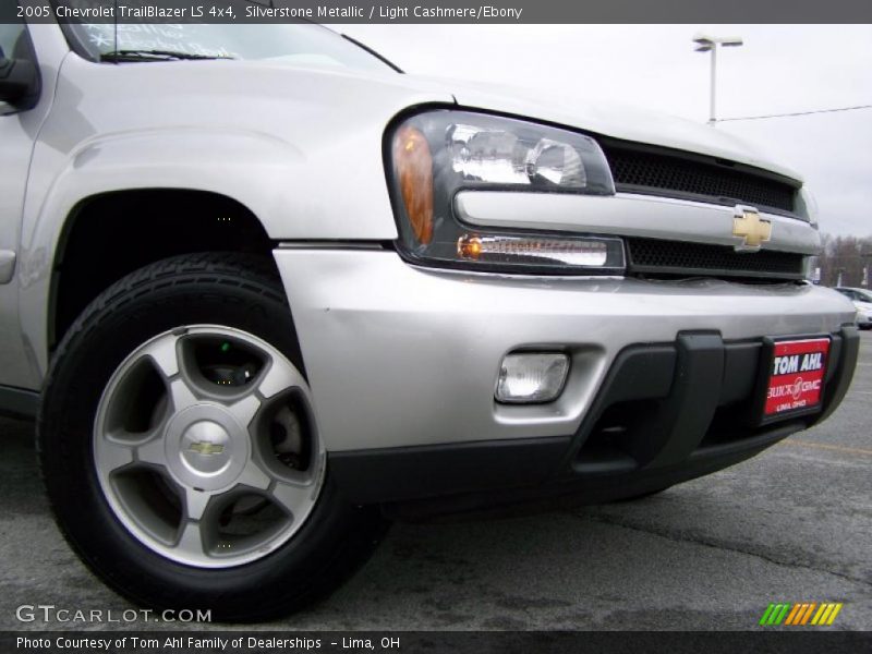 Silverstone Metallic / Light Cashmere/Ebony 2005 Chevrolet TrailBlazer LS 4x4
