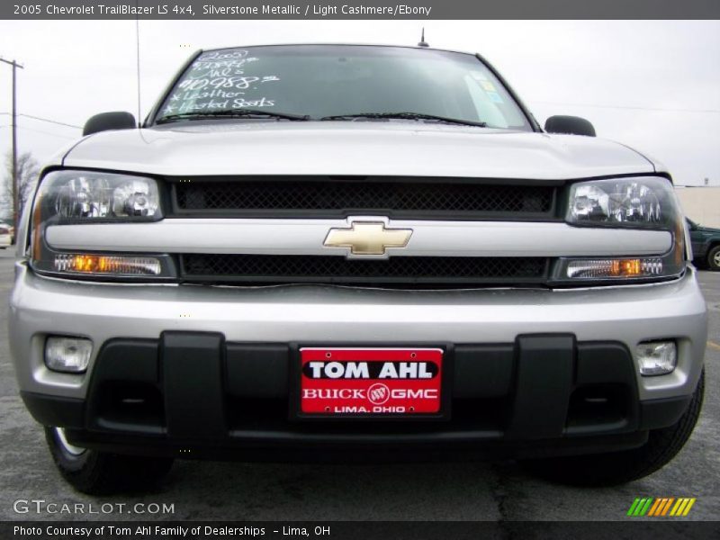 Silverstone Metallic / Light Cashmere/Ebony 2005 Chevrolet TrailBlazer LS 4x4