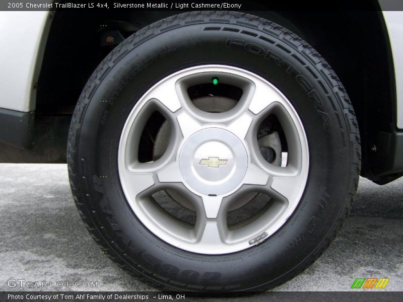 Silverstone Metallic / Light Cashmere/Ebony 2005 Chevrolet TrailBlazer LS 4x4