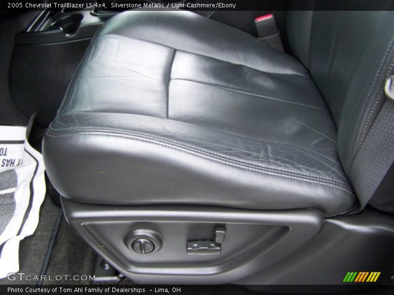 Silverstone Metallic / Light Cashmere/Ebony 2005 Chevrolet TrailBlazer LS 4x4