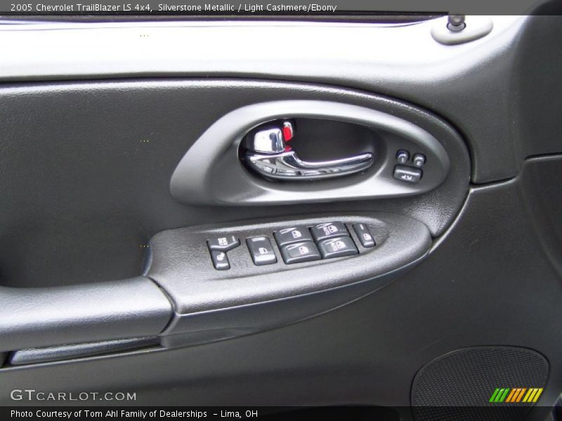 Silverstone Metallic / Light Cashmere/Ebony 2005 Chevrolet TrailBlazer LS 4x4