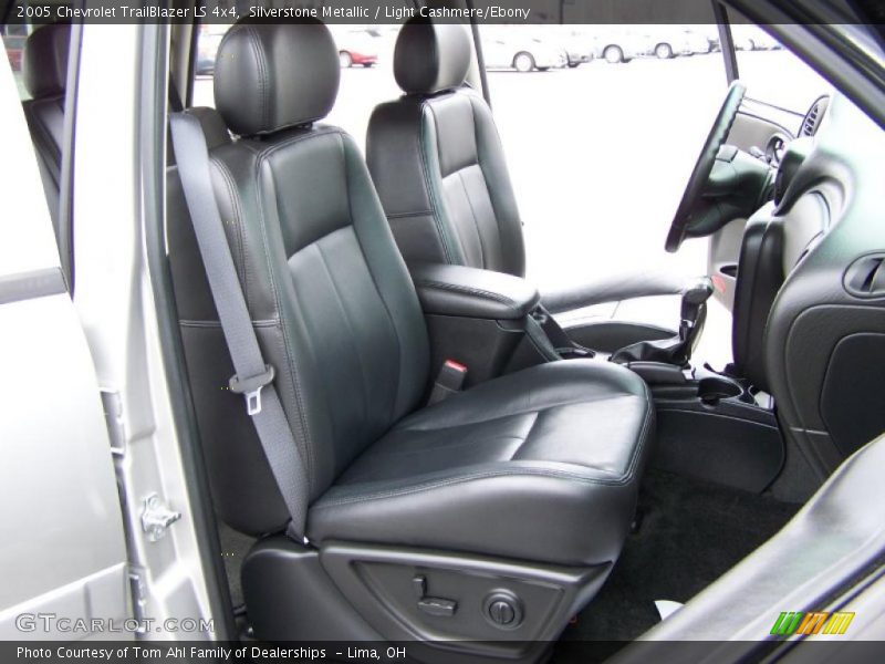 Silverstone Metallic / Light Cashmere/Ebony 2005 Chevrolet TrailBlazer LS 4x4