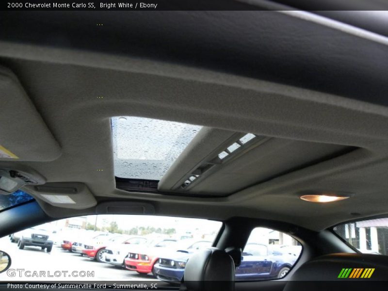 Bright White / Ebony 2000 Chevrolet Monte Carlo SS