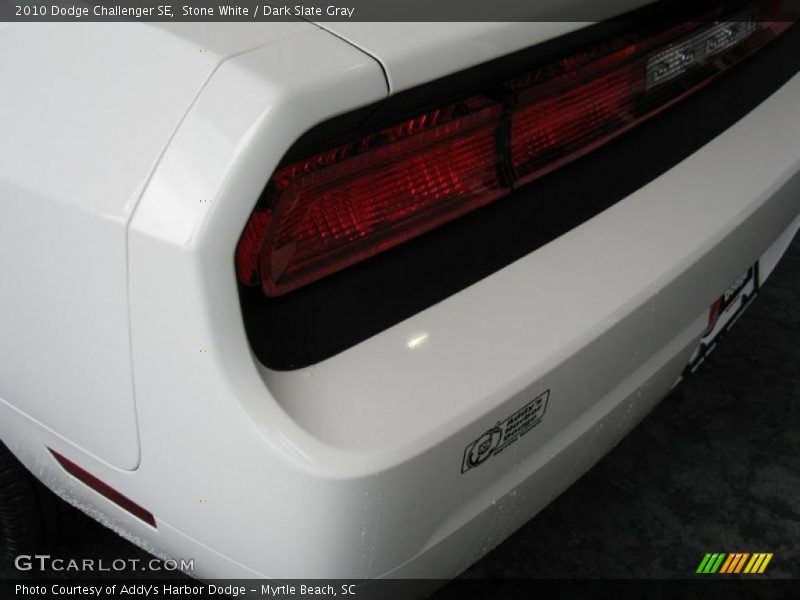 Stone White / Dark Slate Gray 2010 Dodge Challenger SE