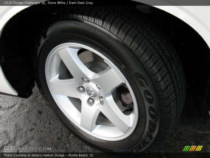 Stone White / Dark Slate Gray 2010 Dodge Challenger SE