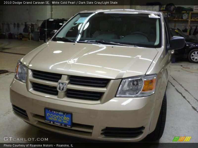 White Gold Pearl / Dark Slate Gray/Light Shale 2010 Dodge Grand Caravan SE