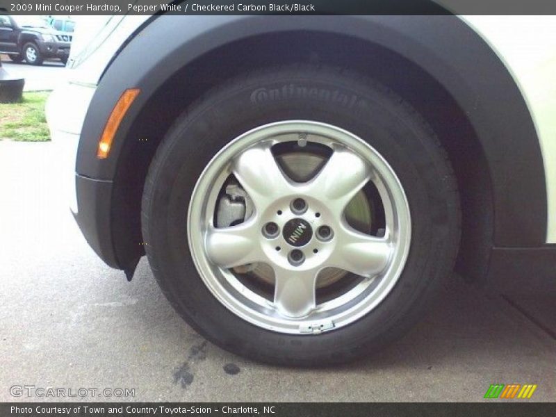 Pepper White / Checkered Carbon Black/Black 2009 Mini Cooper Hardtop