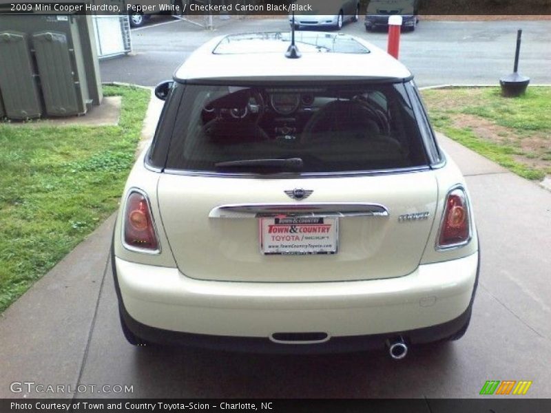 Pepper White / Checkered Carbon Black/Black 2009 Mini Cooper Hardtop