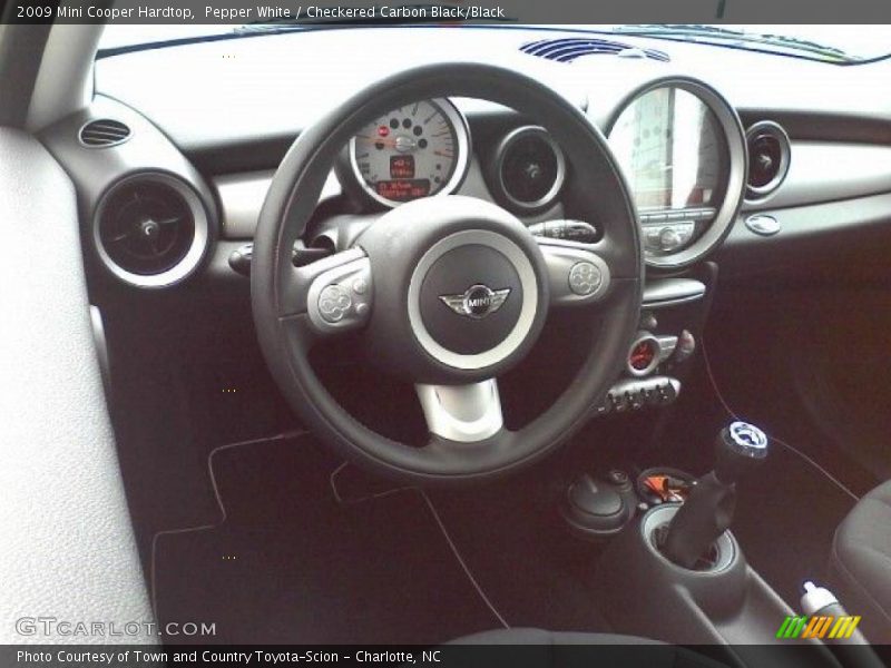 Pepper White / Checkered Carbon Black/Black 2009 Mini Cooper Hardtop