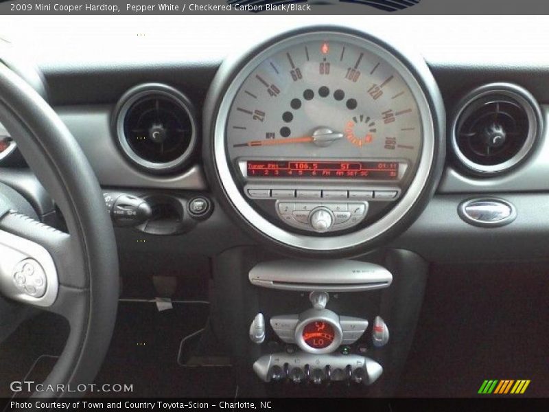 Pepper White / Checkered Carbon Black/Black 2009 Mini Cooper Hardtop