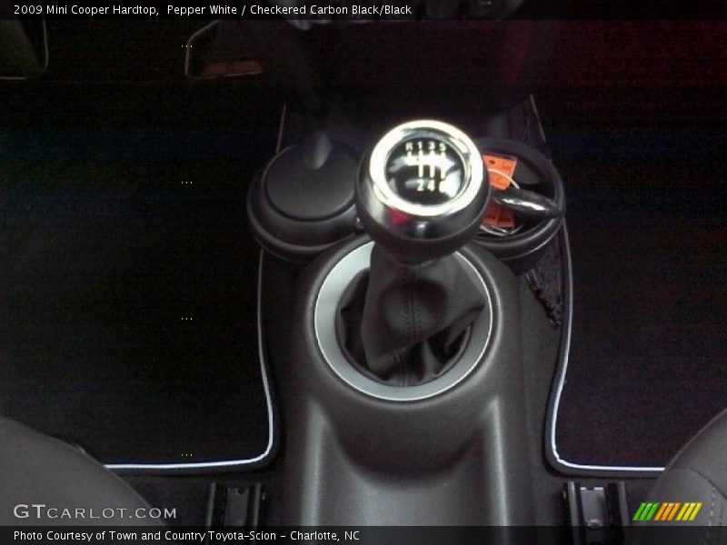 Pepper White / Checkered Carbon Black/Black 2009 Mini Cooper Hardtop