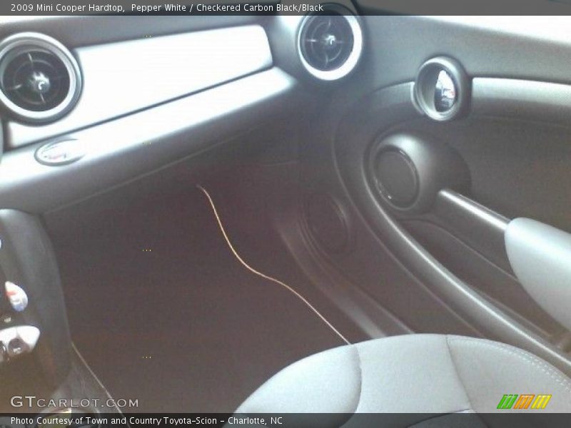 Pepper White / Checkered Carbon Black/Black 2009 Mini Cooper Hardtop