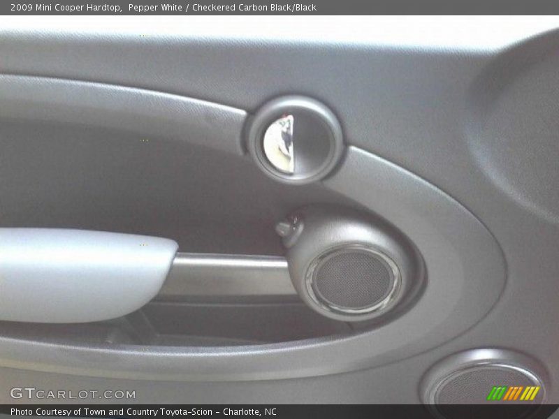 Pepper White / Checkered Carbon Black/Black 2009 Mini Cooper Hardtop