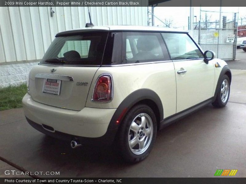 Pepper White / Checkered Carbon Black/Black 2009 Mini Cooper Hardtop