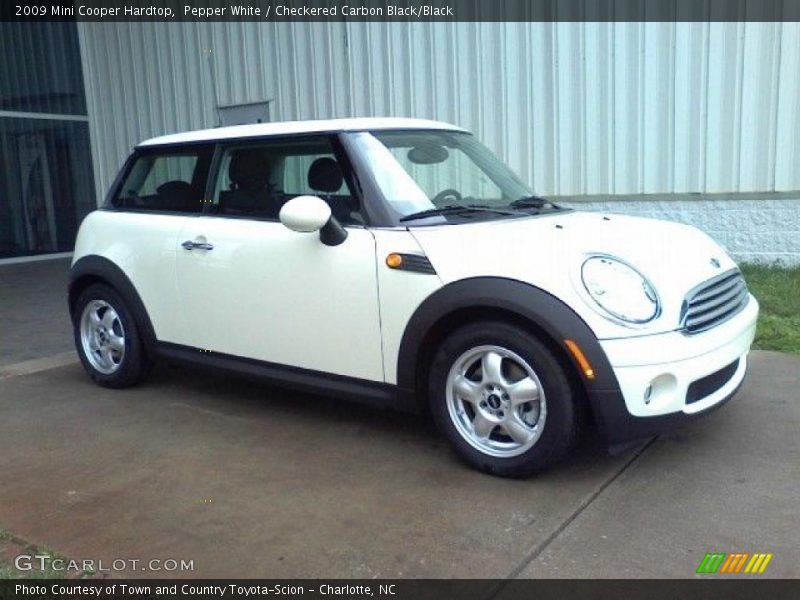 Pepper White / Checkered Carbon Black/Black 2009 Mini Cooper Hardtop
