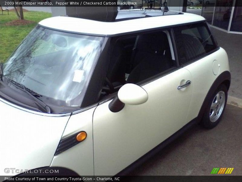 Pepper White / Checkered Carbon Black/Black 2009 Mini Cooper Hardtop