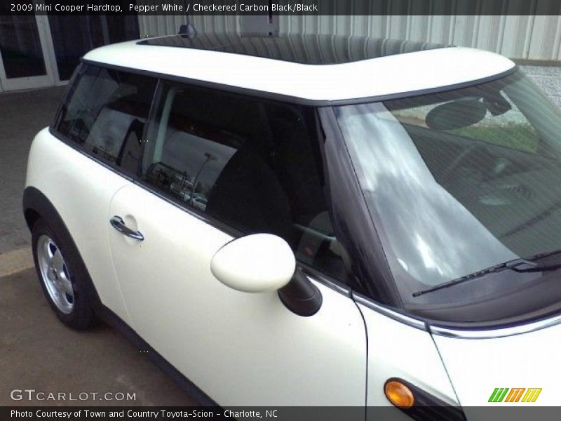 Pepper White / Checkered Carbon Black/Black 2009 Mini Cooper Hardtop