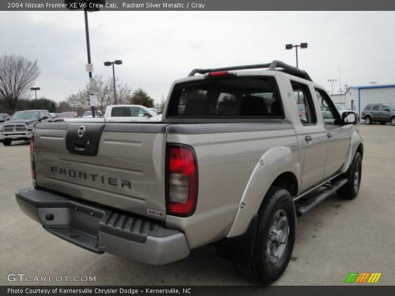 Radiant Silver Metallic / Gray 2004 Nissan Frontier XE V6 Crew Cab