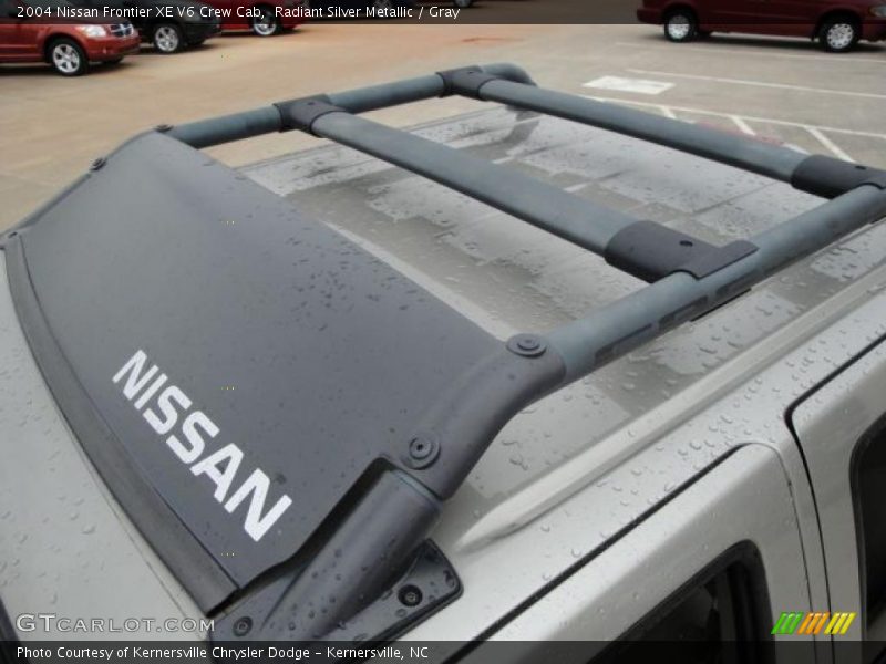Radiant Silver Metallic / Gray 2004 Nissan Frontier XE V6 Crew Cab