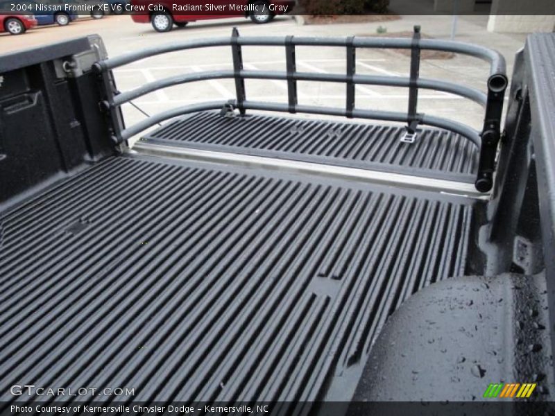 Radiant Silver Metallic / Gray 2004 Nissan Frontier XE V6 Crew Cab