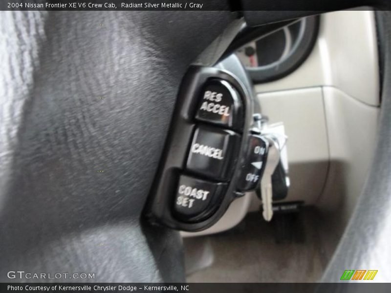 Radiant Silver Metallic / Gray 2004 Nissan Frontier XE V6 Crew Cab
