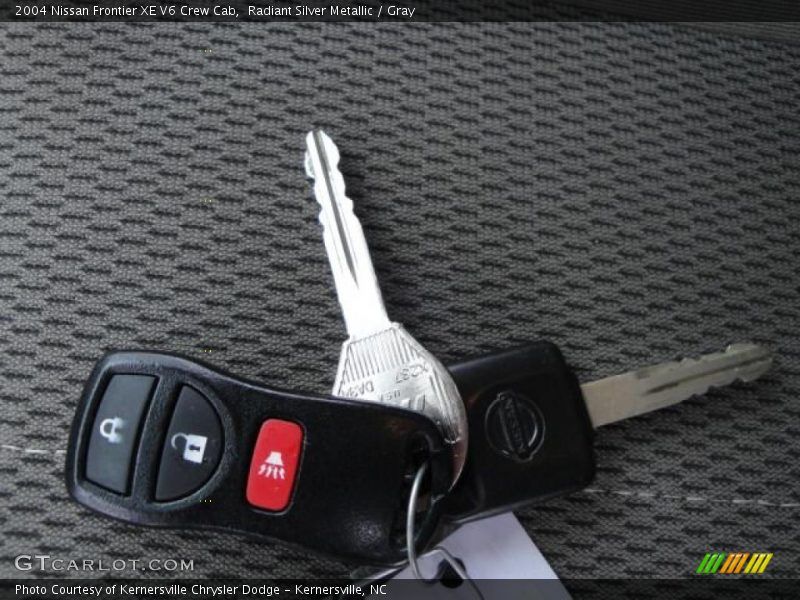 Radiant Silver Metallic / Gray 2004 Nissan Frontier XE V6 Crew Cab