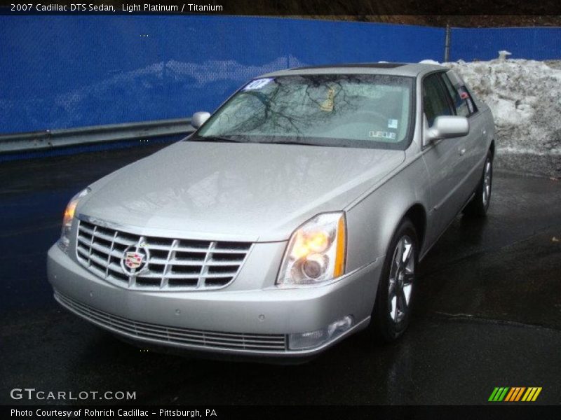 Light Platinum / Titanium 2007 Cadillac DTS Sedan