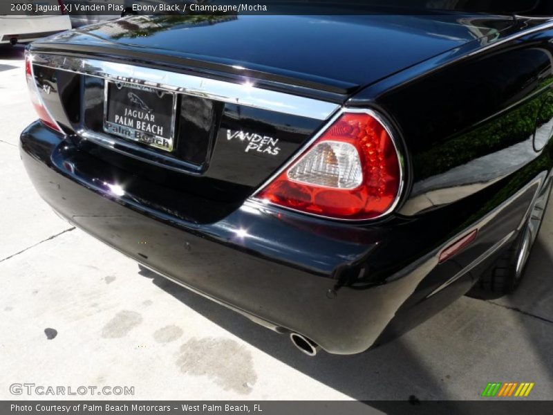 Ebony Black / Champagne/Mocha 2008 Jaguar XJ Vanden Plas