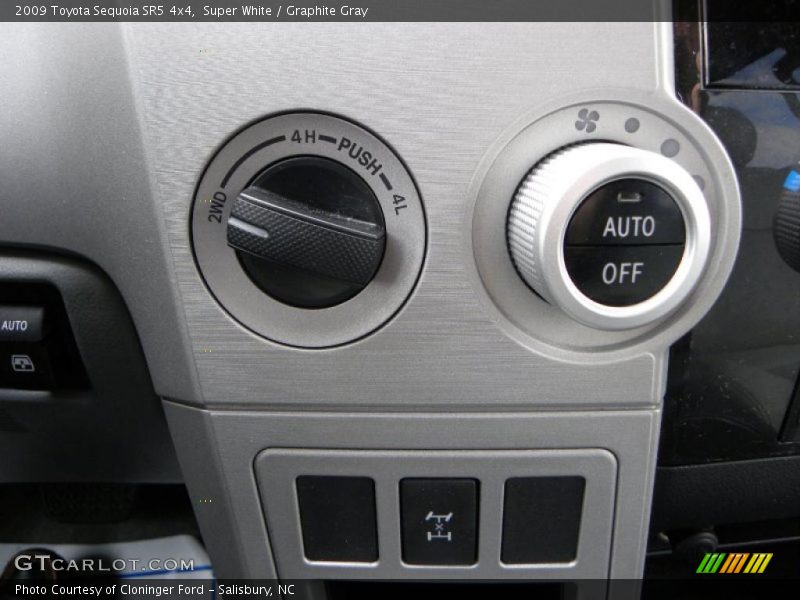 Super White / Graphite Gray 2009 Toyota Sequoia SR5 4x4