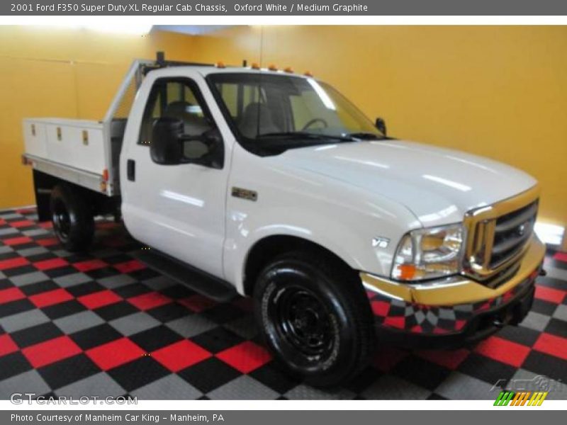 Oxford White / Medium Graphite 2001 Ford F350 Super Duty XL Regular Cab Chassis