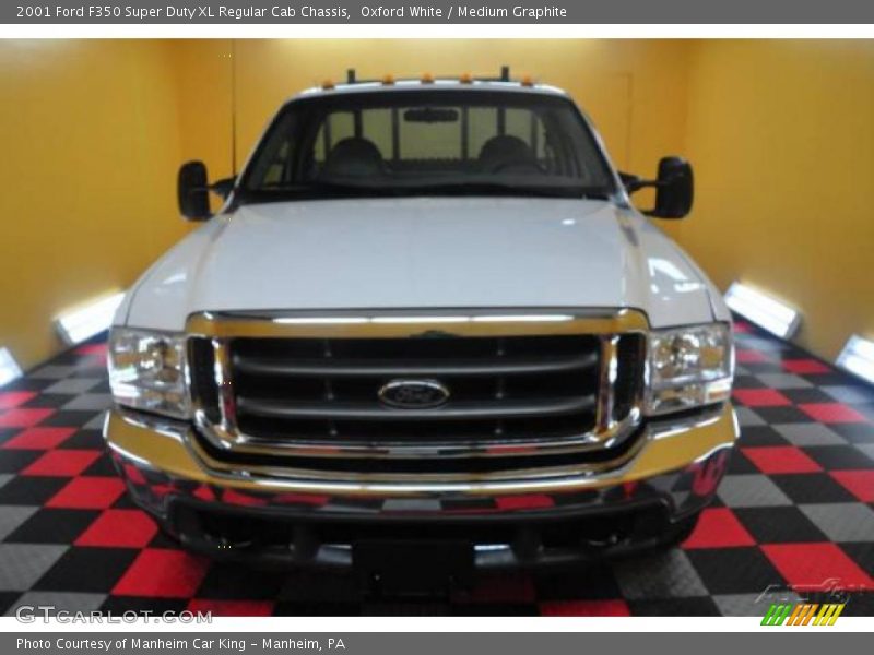 Oxford White / Medium Graphite 2001 Ford F350 Super Duty XL Regular Cab Chassis