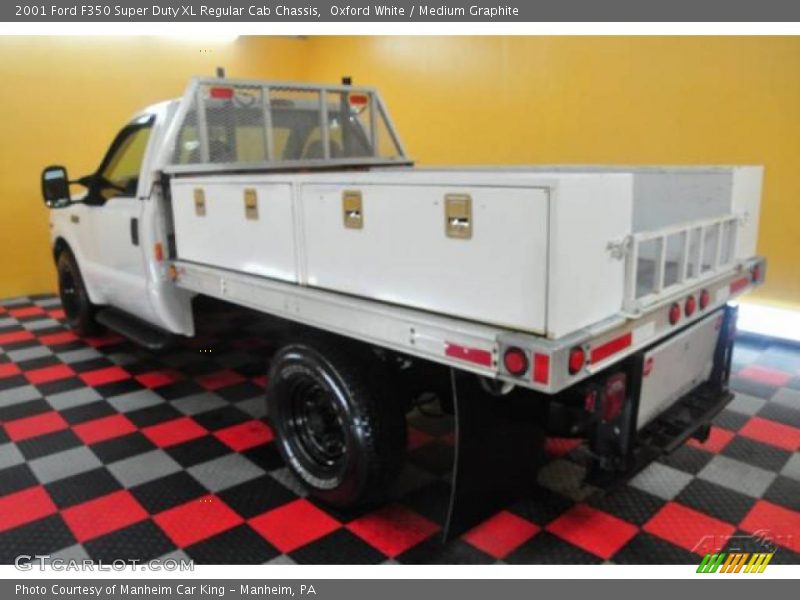 Oxford White / Medium Graphite 2001 Ford F350 Super Duty XL Regular Cab Chassis