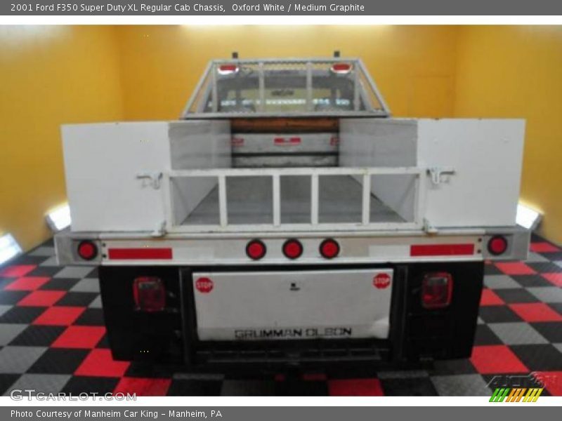 Oxford White / Medium Graphite 2001 Ford F350 Super Duty XL Regular Cab Chassis