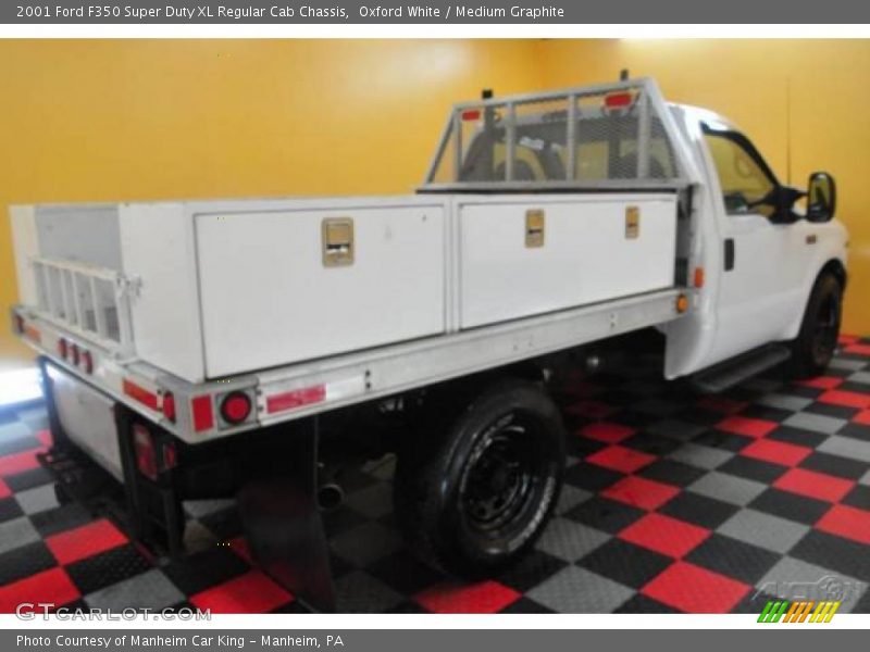 Oxford White / Medium Graphite 2001 Ford F350 Super Duty XL Regular Cab Chassis