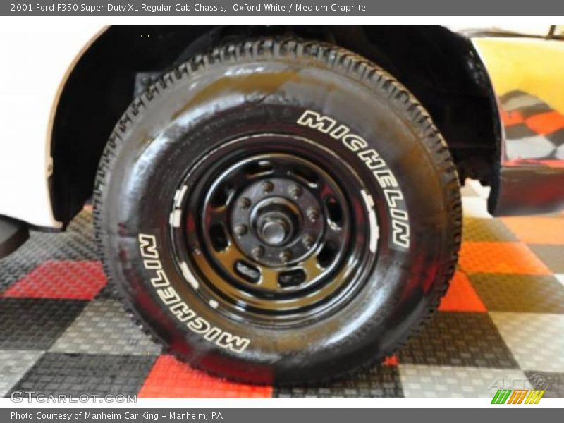 Oxford White / Medium Graphite 2001 Ford F350 Super Duty XL Regular Cab Chassis
