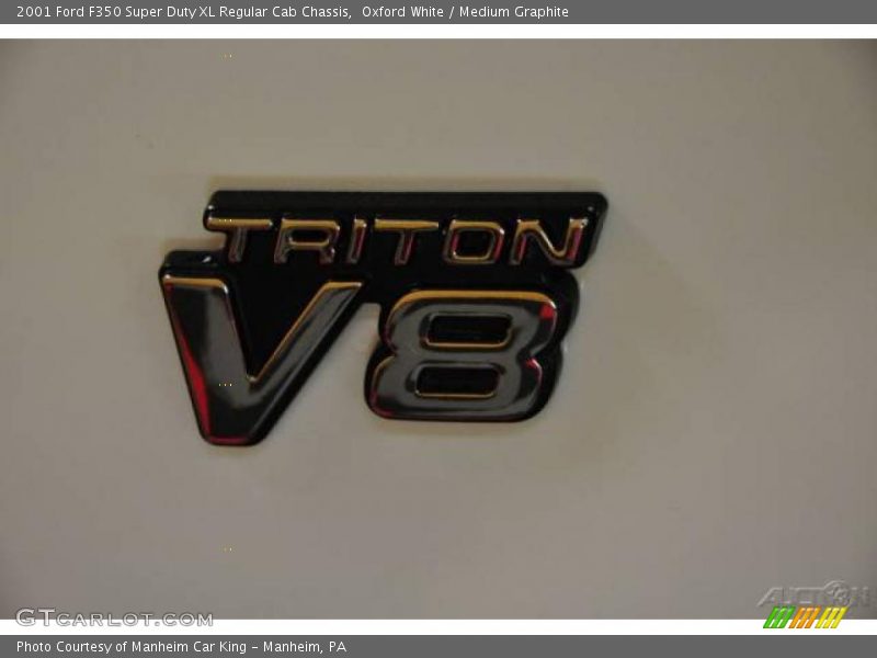 Oxford White / Medium Graphite 2001 Ford F350 Super Duty XL Regular Cab Chassis