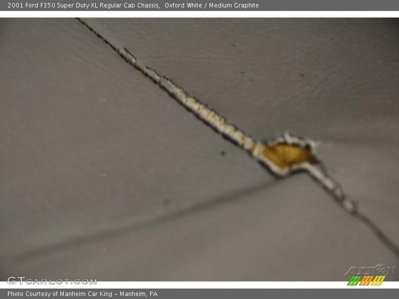 Oxford White / Medium Graphite 2001 Ford F350 Super Duty XL Regular Cab Chassis