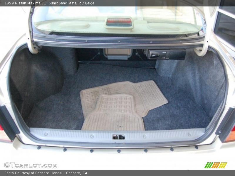 Sunlit Sand Metallic / Beige 1999 Nissan Maxima SE
