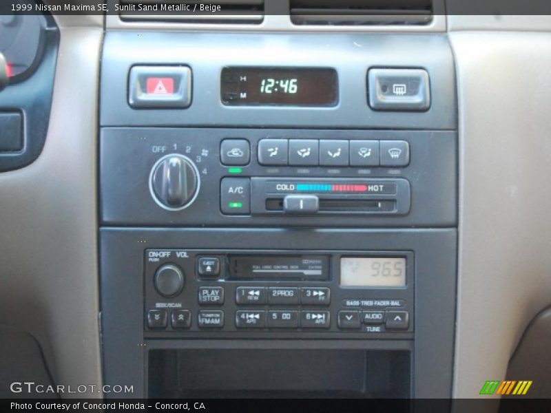 Sunlit Sand Metallic / Beige 1999 Nissan Maxima SE