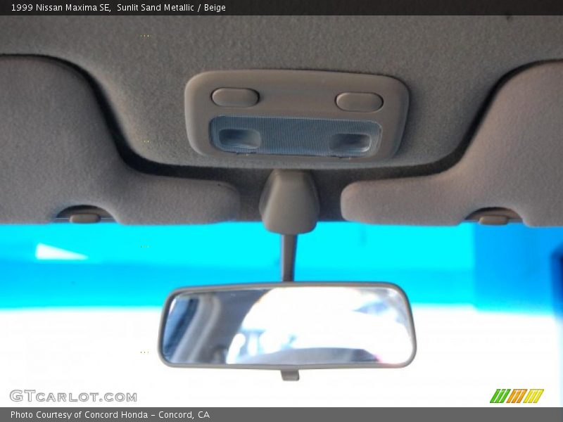 Sunlit Sand Metallic / Beige 1999 Nissan Maxima SE