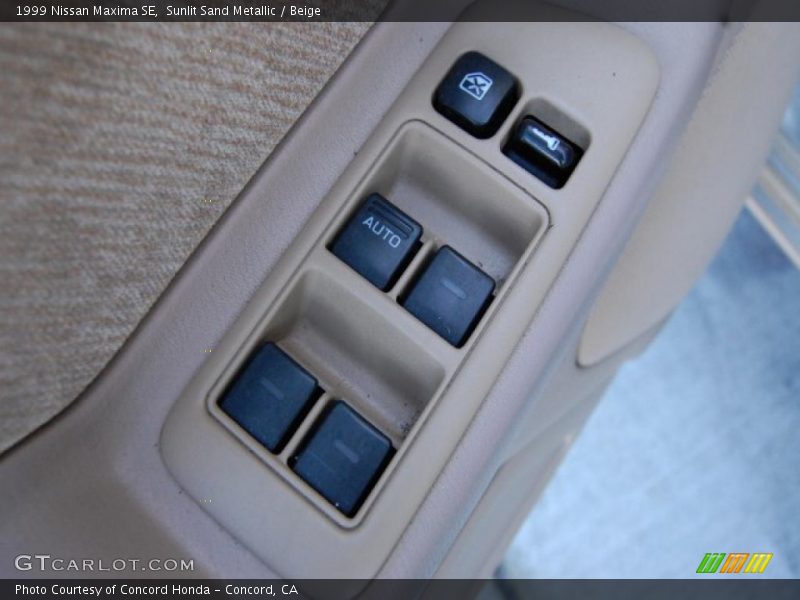 Sunlit Sand Metallic / Beige 1999 Nissan Maxima SE