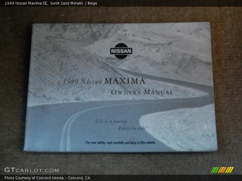 Sunlit Sand Metallic / Beige 1999 Nissan Maxima SE