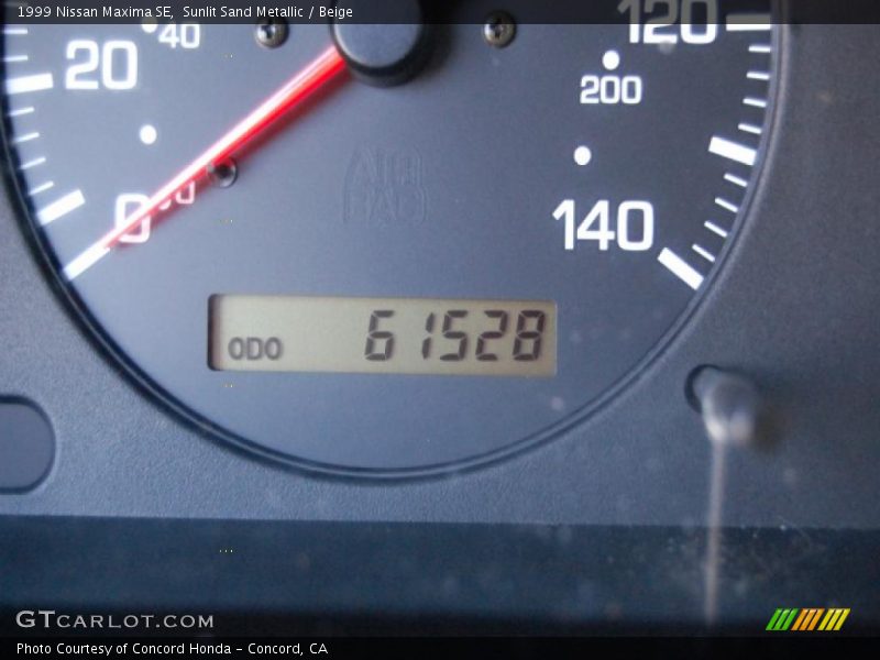 Sunlit Sand Metallic / Beige 1999 Nissan Maxima SE