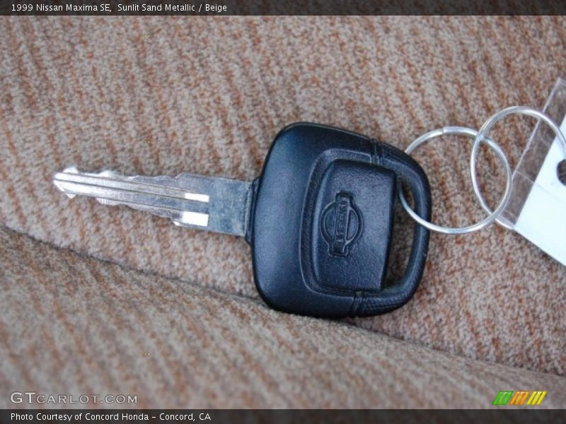 Sunlit Sand Metallic / Beige 1999 Nissan Maxima SE