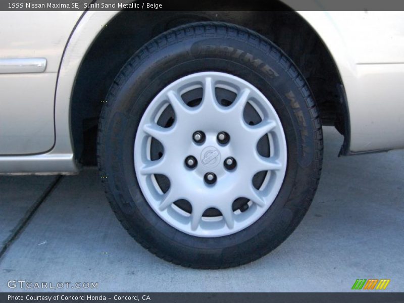 Sunlit Sand Metallic / Beige 1999 Nissan Maxima SE