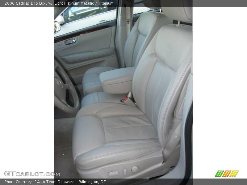 Light Platinum Metallic / Titanium 2006 Cadillac DTS Luxury