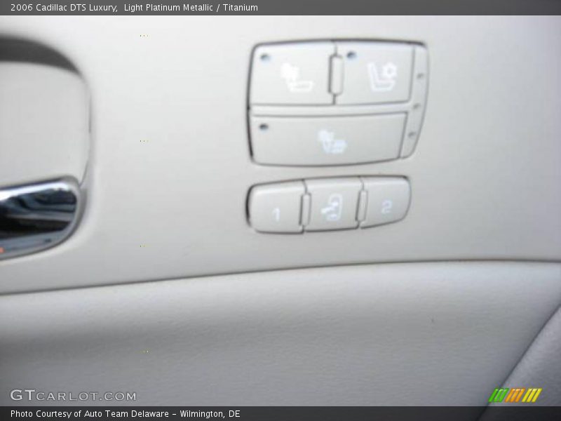 Light Platinum Metallic / Titanium 2006 Cadillac DTS Luxury