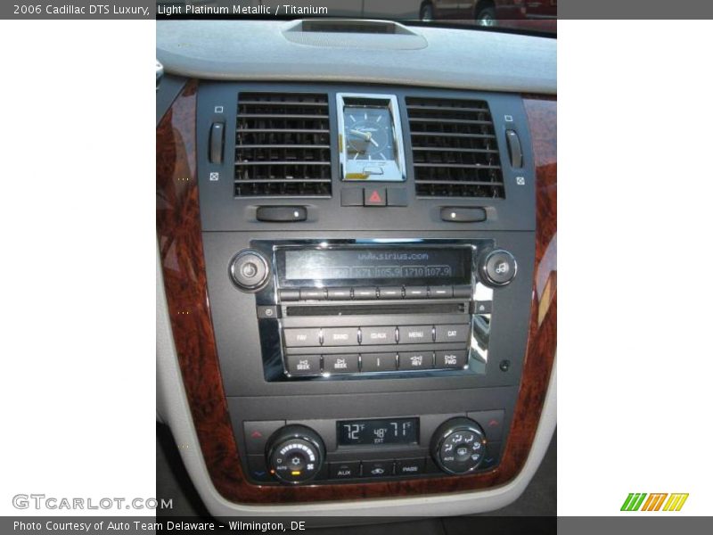 Light Platinum Metallic / Titanium 2006 Cadillac DTS Luxury
