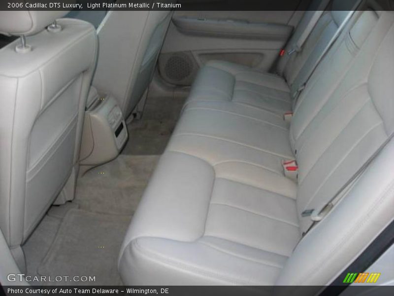 Light Platinum Metallic / Titanium 2006 Cadillac DTS Luxury