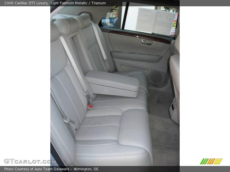 Light Platinum Metallic / Titanium 2006 Cadillac DTS Luxury